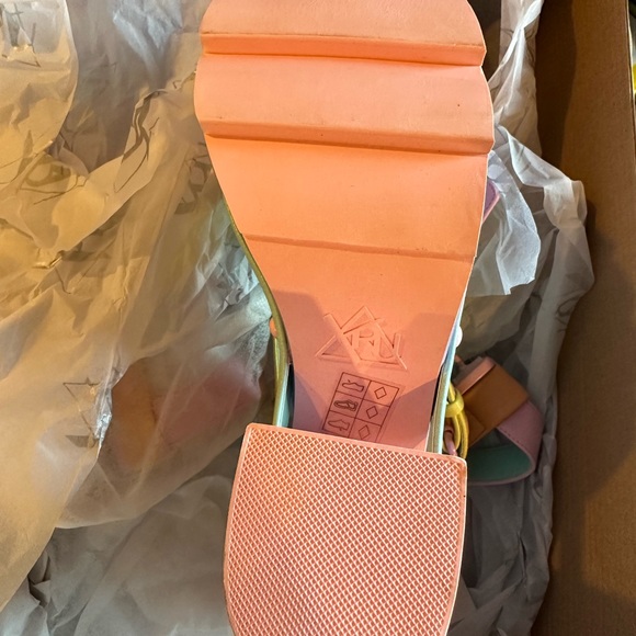 Yru Candy night call platform heels - Picture 4 of 9